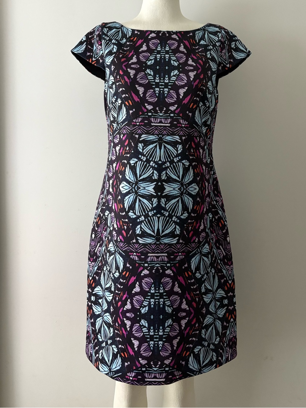 Vince Camuto Black Geometric Floral Cap-Sleeve Midi Dress